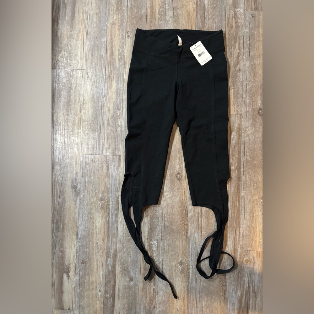 FREE PEOPLE MOVEMENT Turnout Yoga Cut Out Wrap Crop Leggings Size Small